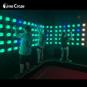 Équipement populaire de grimpée numérique LED pour la coordination d'équipe et les jeux actifs, idéal pour les salles de jeux intérieures commerciales - Product Image 2