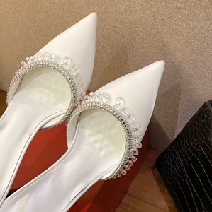 Escarpins à talon aiguille en satin champagne à bout pointu et bride arrière, ornés de franges en cristal, élégants pour mariage, mariée, soirée et cérémonie - Product Image 4