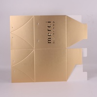 Boîtes à dragées dorées en forme de pyramide avec feuille d'or pour cadeaux