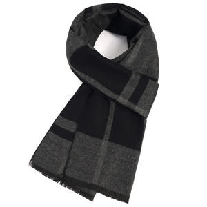 Bufanda a cuadros con flecos de otoño e invierno para hombre Patrón a cuadros elegante con detalle de flecos clásicos - Product Image 2