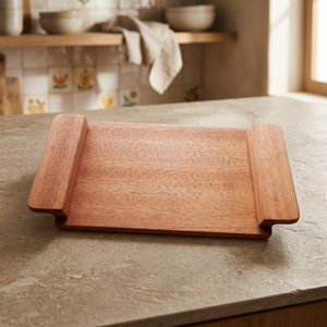 Plateau de service rectangulaire en bois avec poignées ergonomiques pour table à manger et cuisine - Product Image 1