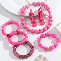 Perhiasan Musim Panas Baru Modern Aksesoris Pink Hangat Anting Rantai Geometris Kalung Hati Gelang Manik-Manik Tak Beraturan Berkilau Set