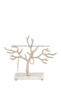 Présentoir à collier en métal antique plaqué or Design double fil parfait pour présenter des accessoires de bijoux modernes et élégants - Product Image 4