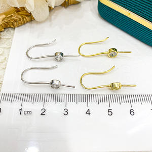 Aretes de Plata S925 con Gancho para Perlas, Diseño de Diamante Individual, para Perlas de 8-13mm, Modelo 21300, con Soporte para Perlas - Product Image 4