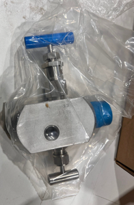 SS-V2NBM8-F8-11486 บล็อกแยกสัญญาณเครื่องมือวัดขนาด 1/2 นิ้ว NPT พร้อมช่องระบายอากาศ - Product Image 4