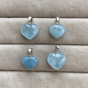Prezzo all'ingrosso blu naturale <span class=keywords><strong>acquamarina</strong></span> gemma di cristallo <span class=keywords><strong>ciondolo</strong></span> collana di cuore realizzato con eleganti oggetti artigianali di cristallo - Product Image 1