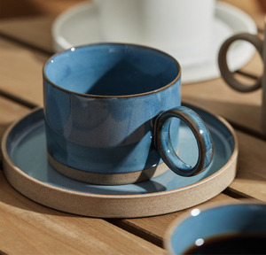 Vente en gros de tasses à café en céramique bleue au design unique et original avec soucoupe |   Mug en grès rustique avec anse en anneau pour achat en gros - Product Image 1
