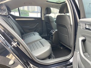 Coche Ejecutivo Seminuevo <span class=keywords><strong>2023</strong></span> <span class=keywords><strong>Skoda</strong></span> <span class=keywords><strong>Superb</strong></span> Luxury Facelift Motor Turbo Cuero R18 Bajo Kilometraje Espacio Inigualable Comodidad Listo para Entrega Inmediata - Product Image 5