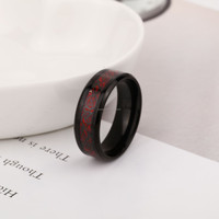 POYA Bague classique en acier titane incrustation de fibre de carbone motif dragon rouge/bleu/vert plaqué noir 8mm fiançailles de mariage