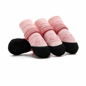 Juego de 4 Calcetines Antideslizantes para Perros, Protectores de Patas, Zapatos Impermeables para Pisos de Madera, Botas con Control de Tracción para Pavimento Frío/Caliente - Product Image 1