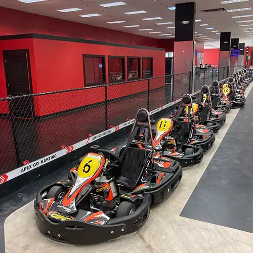 Barriere stradali della barriera di sicurezza dell'installazione del fissaggio del Go Kart personalizzato del produttore di qualità superiore ampiamente utilizzato