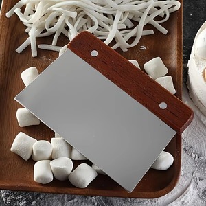 Coupe-pâte en acier inoxydable avec manche en bois, outil de pâtisserie rectangulaire pour le pain, la pizza et les pâtisseries - Product Image 4