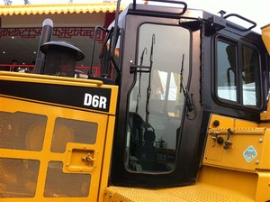 Bulldozer Usado de Marca Reconocida D155, Fabricado en Japón, con Cabrestante de 15000 kg y Capacidad de Excavación de 7.8 m de Altura - Product Image 6