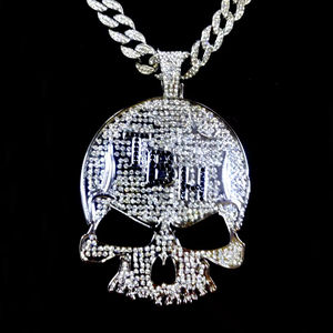 Liontin tengkorak penuh berlian dengan rantai 15MM Tautan Kuba besar huruf TBH paduan seng pola kupu-kupu untuk ulang tahun - Product Image 4