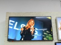 Pantalla de Video Digital Publicitaria VETO Ultra Delgada con Diseño de Bisel Ultra Estrecho de 43 y 55 Pulgadas 4K para Centros Comerciales y Tiendas Minoristas