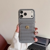 Étui de luxe rétro Camélia pour iPhone 13/14/15/17 Pro Max avec fente pour cartes et fixation adhésive – Coque de téléphone en tissu style simple