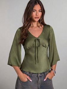 Blusa de Mujer con Cuello en V, Manga Pagoda con Cordones, Color Negro, Sexy, Cintura Fruncida, Casual, de Oficina, Moderna, Sólida, Transpirable, Holgada, para Verano - Product Image 2