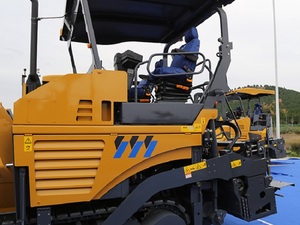 Лидер продаж, асфальтобетонный асфальтоукладчик для дорожного строительства, модель 4,5 м, асфальтоукладчик RP453 с запасными частями - Product Image 3