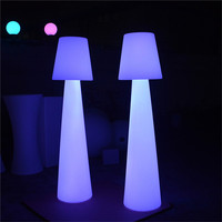 Lampe de table LED sans fil à design moderne pour décoration extérieure de Noël, lampe sur pied, télécommande, plastique, hôtel, DIY, 16 couleurs