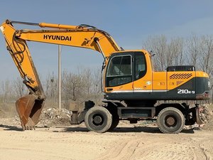 Excavadora de Ruedas Hyundai 210W-9T Usada, Motor Original Confiable, Maquinaria de Construcción Bien Mantenida Lista para Trabajar - Product Image 6