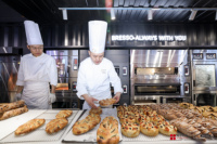 Équipement complet de boulangerie Machine commerciale électrique automatique Four de cuisson du pain pour restaurant