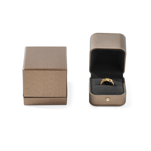 Caja de Joyería de Cuero FANXI con Forro de Microfibra, Juego de Cajas para Anillos con Logotipo Personalizado Impreso, Diseño Moderno - Product Image 1
