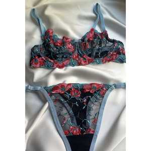 Ensemble de lingerie bleu à motifs floraux, soutien-gorge à fermeture avant taille haute avec bonnets rembourrés et brodés, tanga transparent et nœud décoratif, taille de bonnet XL - Product Image 2