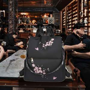 Sac à dos décontracté personnalisé pour femme en cuir vegan grand format pour voyage tendance décontracté pour l'université - Product Image 2