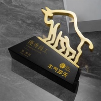 Edele Optimistische Op maat gemaakte Kristallen Stieren Trofee Mascot Bedrijfs-OX Basis Stierenvechter Trofee K9 Europese Sport Awards Prijs Souvenir