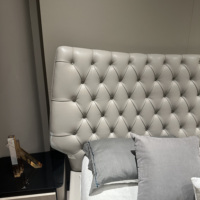 Ensemble cadre de lit Chesterfield de luxe de grande taille nouveau design de meubles de chambre à coucher rembourrés en cuir panneau de tête de lit haute chambre à coucher principale