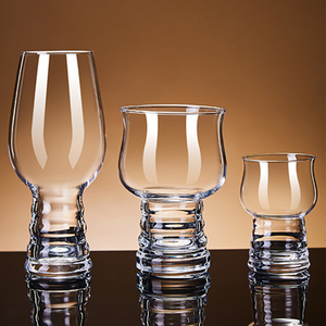Verres à bière soufflés à la main avec logo personnalisé, verres à vin de football mondial, ensemble de verres à bière pas chers, verres à bière Pilsner artisanaux transparents – Vente en gros - Product Image 3