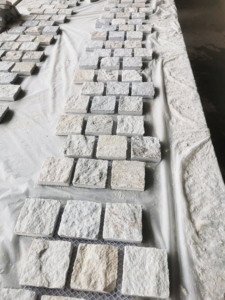 Dalles de pavage <span class=keywords><strong>en</strong></span> <span class=keywords><strong>ardoise</strong></span> naturelle dorée durable à surface fendue pour allées extérieures de villas ou voies d'accès - Product Image 3