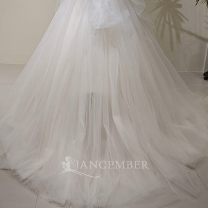 Robes de mariée bouffantes LY145 Princess à manches longues avec broderie en dentelle - Product Image 5