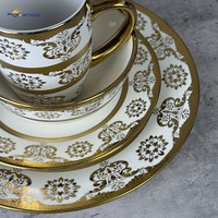 Service de table de luxe 16 pièces en porcelaine florale byzantine dorée, assiettes, bols et tasses en céramique à bord doré pour la maison