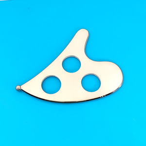 Nuovo arrivo tre fori a forma di cuore in metallo Gua Sha strumento Gua Sha raschiatura strumento di massaggio in acciaio inox IASTM - Product Image 5