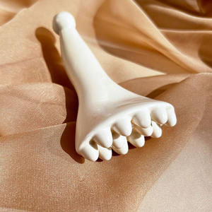 Masseur Gua Sha en céramique avec physiothérapie infrarouge pour une utilisation sur tout le corps et le visage - Product Image 2