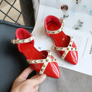 Sandali per bambini 2025 estate nuove <span class=keywords><strong>scarpe</strong></span> in pelle a punta per bambine di mezza età <span class=keywords><strong>scarpe</strong></span> con rivetto a fondo morbido per bambini - Product Image 2