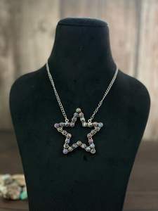 Collier en argent sterling fait main en forme d'étoile, onyx noir, cheval sauvage de Mojave, buffle blanc, rose de Kingman, dahlia - Product Image 2