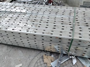 Bandejas de cable perforadas de acero de gran envergadura, resistentes a la corrosión, galvanizadas en caliente, para gestión de cables, directamente del fabricante y en stock. - Product Image 3