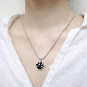 HOMOOCI Joyería Cuastom Acero Inoxidable <span class=keywords><strong>Ash</strong></span> Pet Urn Colgante Paw Print Ashes <span class=keywords><strong>Dog</strong></span> Paw Collar - Product Image 5