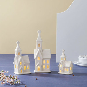 Nouvelles idées de produits 2023 Figurines de vacances en <span class=keywords><strong>porcelaine</strong></span> LED photophore avec cheminée cottage bougeoir d'église pour enfants - Product Image 1