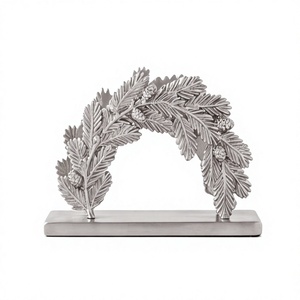 Porte-serviettes en métal motif botanique couronne de branches de pin, design texturé moulé, pour cuisine et salle à manger, vente en gros - Product Image 1
