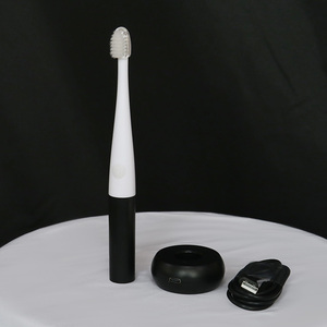 Cepillo de Dientes Esterilizante LED Morado con Cerdas Suaves Antibacterianas para Encías Sensibles, Carga USB, Luz Violeta - Product Image 3