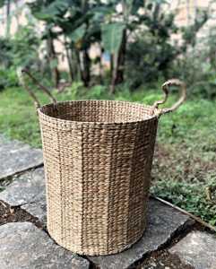 Panier en jacinthe d'eau tressé à la main avec structure en fer robuste, solution de rangement durable pour la lessive et l'organisation de la maison - Product Image 4