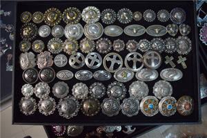 Hebillas de Cinturón Pentagonales con Grabado Floral Antiguo, Material de Zinc Duradero, Diseño con Tornillo Trasero para Equipamiento de Montura de Caballo Estilo Western - Product Image 4