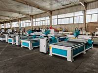 Machine de découpe CNC EVA SW1530 à broche unique 3 axes pour la conception de portes en bois dans les industries publicitaires, fabriquée en Chine