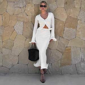 Ensemble 2 pièces personnalisé 2026 pour femme : Haut court à col en V et jupe longue sirène extensible, style plage, design ajouré - Product Image 1