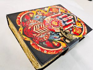 Diario de Cuero Genuino Hecho a Mano con Diseño de Búho Colorido en Relieve, 120 Hojas de Papel Vintage con Borde Decorativo y Cuaderno de Bocetos con Cierre en C - Product Image 1