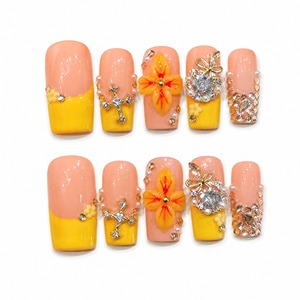 Uñas Postizas Acrílicas con Diseño Floral y Pedrería, Cobertura Completa, Forma Almendrada, 10 Piezas para Uso en Salón - Product Image 1