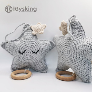 TK Peluche <span class=keywords><strong>de</strong></span> Conejito Amigurumi Hecho a Mano con Cabeza <span class=keywords><strong>de</strong></span> Ganchillo, Juguete Suave Tejido con <span class=keywords><strong>Caja</strong></span> <span class=keywords><strong>de</strong></span> Música, Material <span class=keywords><strong>de</strong></span> Poliéster, Estilo Adorable - Product Image 4